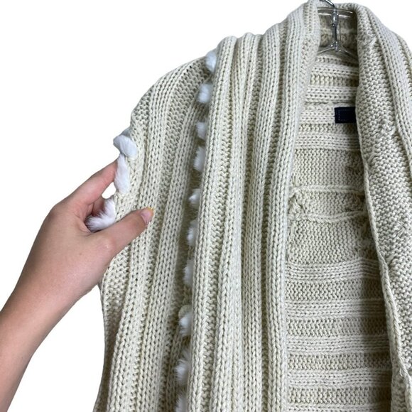 Jessica‎ Simpson Tan/White Faux Fur Cable Knit Scarf Vest Cardigan Size Medium - Picture 5 of 12